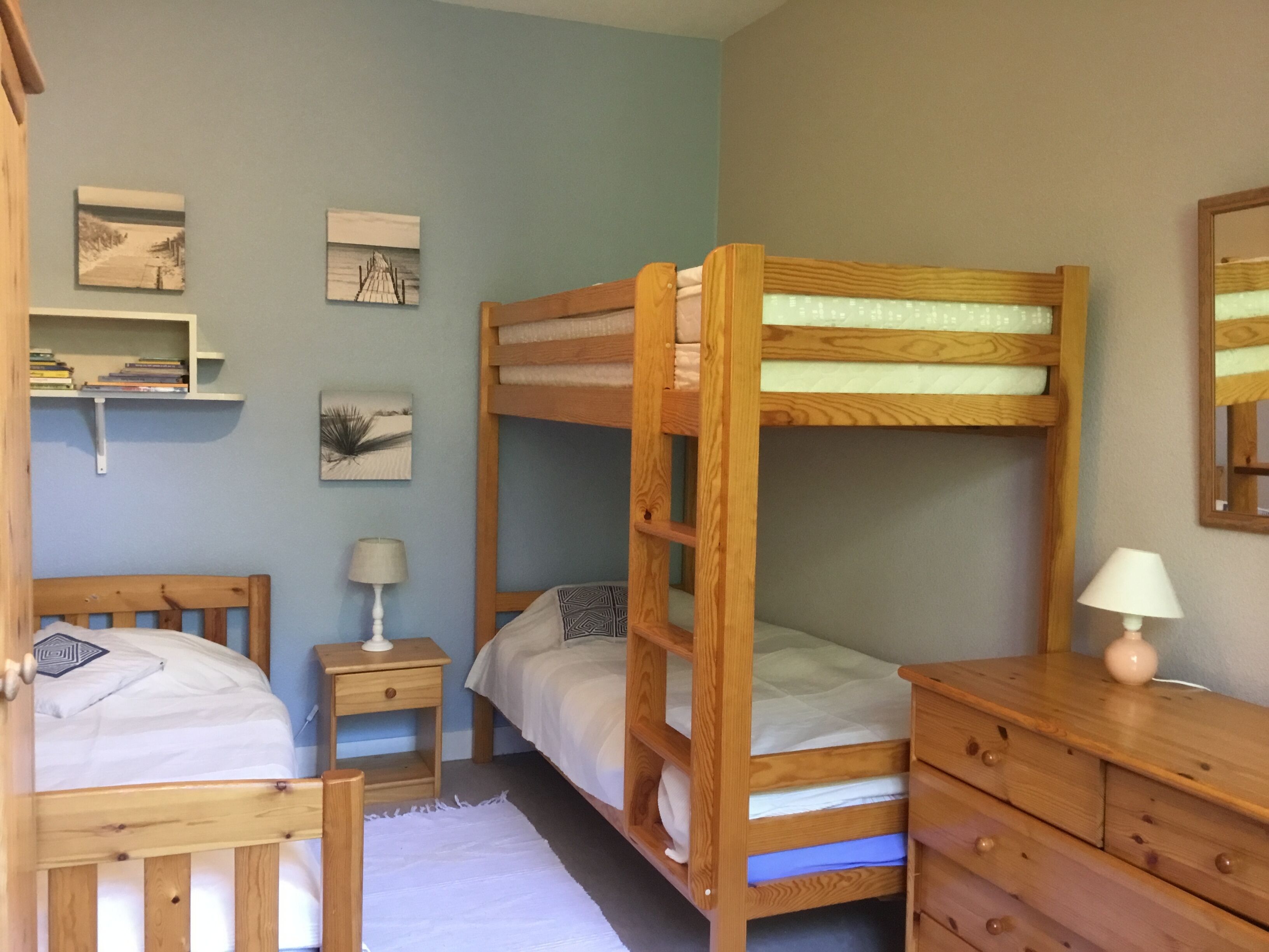 3 bedrooms, iron/ironing board, WiFi, bed sheets