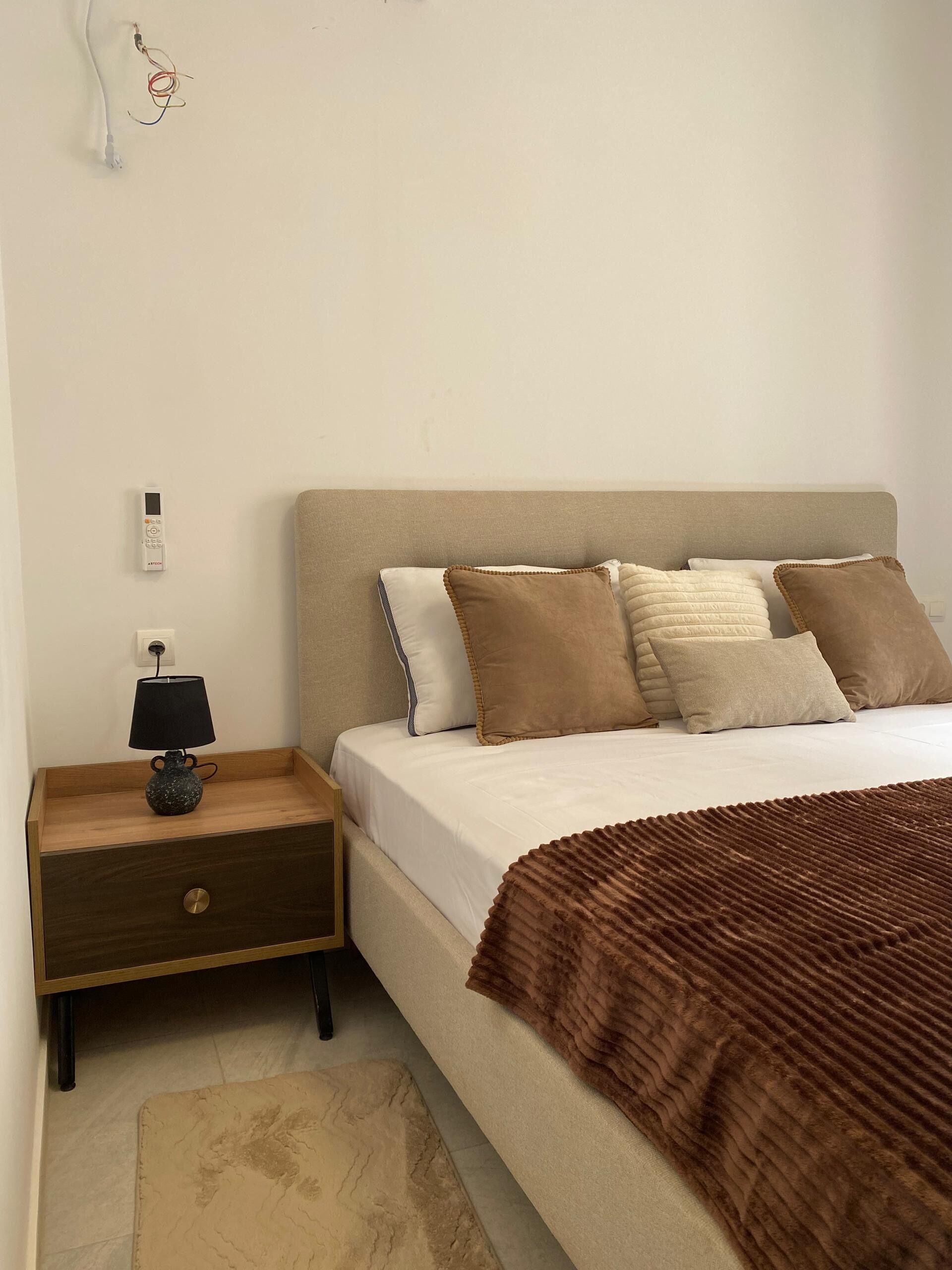 1 habitación, tabla de planchar con plancha, internet y ropa de cama 