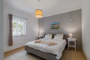 3 chambres, fer et planche Ă repasser, Wi-Fi, draps fournis