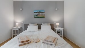 3 室のベッドルーム、アイロン / アイロン台、WiFi、ベッドシーツ