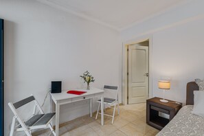 1 chambre, fer et planche Ă repasser, Wi-Fi, draps fournis