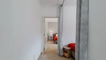3 slaapkamers, een strijkplank/strijkijzer, wifi, beddengoed