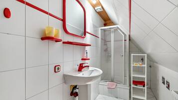Shower, towels