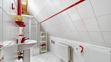 Shower, towels