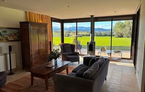TV - Villa Greta with Mountain Views, Private Pool, and Wi-Fi (Vilanant)