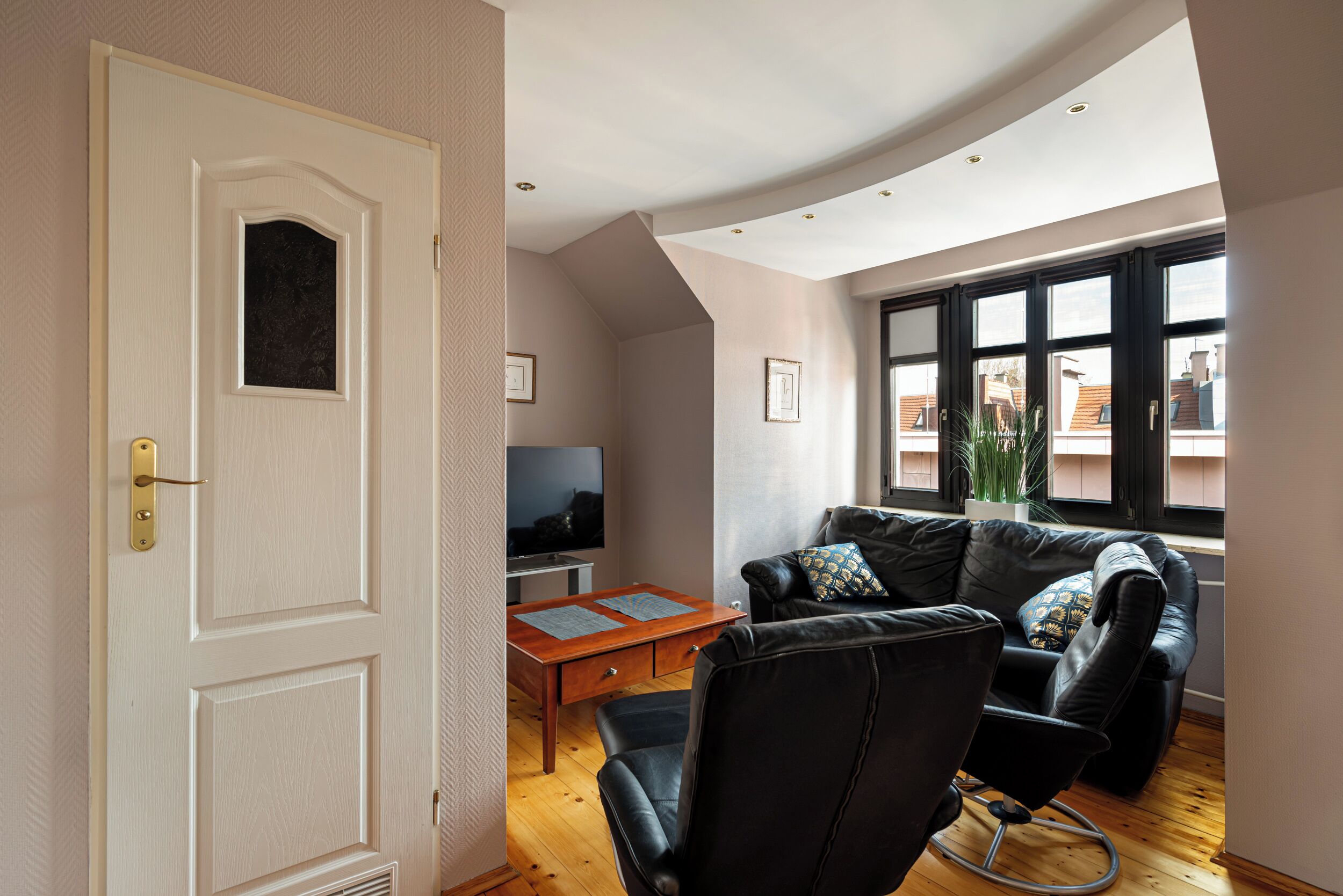Family Apartment, Balcony | Living room