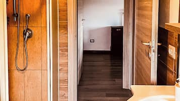 Apartment, 2 Schlafzimmer, Balkon | Badezimmer