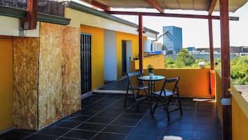 Apartment, 2 Schlafzimmer, Balkon | Speisen im Freien