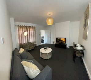 Fireplace - Apartment Sleeps 2 - Free Street Parking (Gateshead)