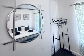 1 bedroom, iron/ironing board - Apartment Sleeps 2 - Free Street Parking (Gateshead)