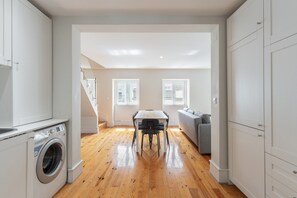 Interior - Graça Duplex With A View by Homing (Lisbon)