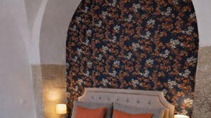2 bedrooms, iron/ironing board, Internet, bed sheets - In the heart of town - charming and cosy vaulted apartment (Dole)