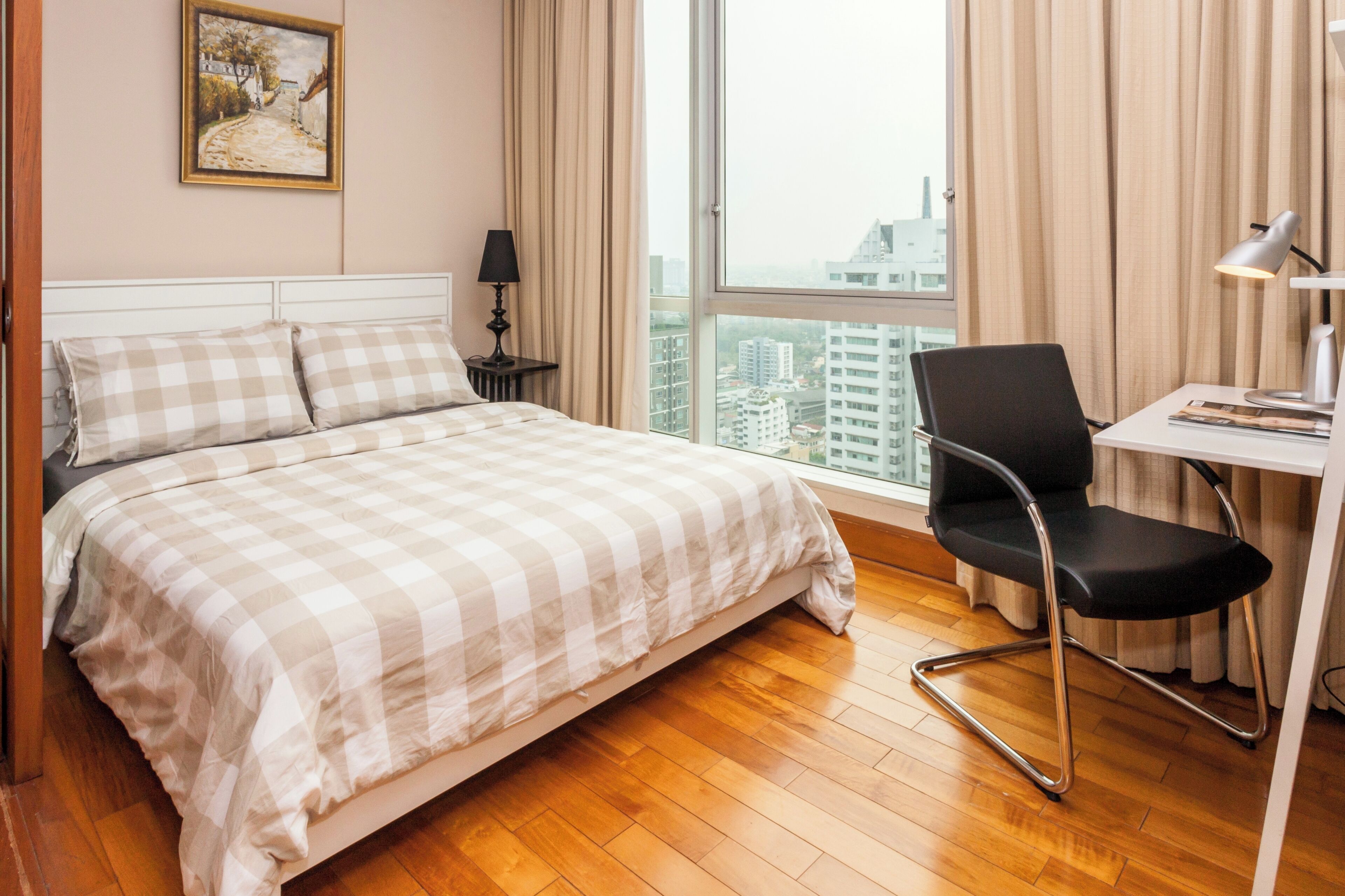 2 bedrooms, in-room safe, iron/ironing board, free WiFi