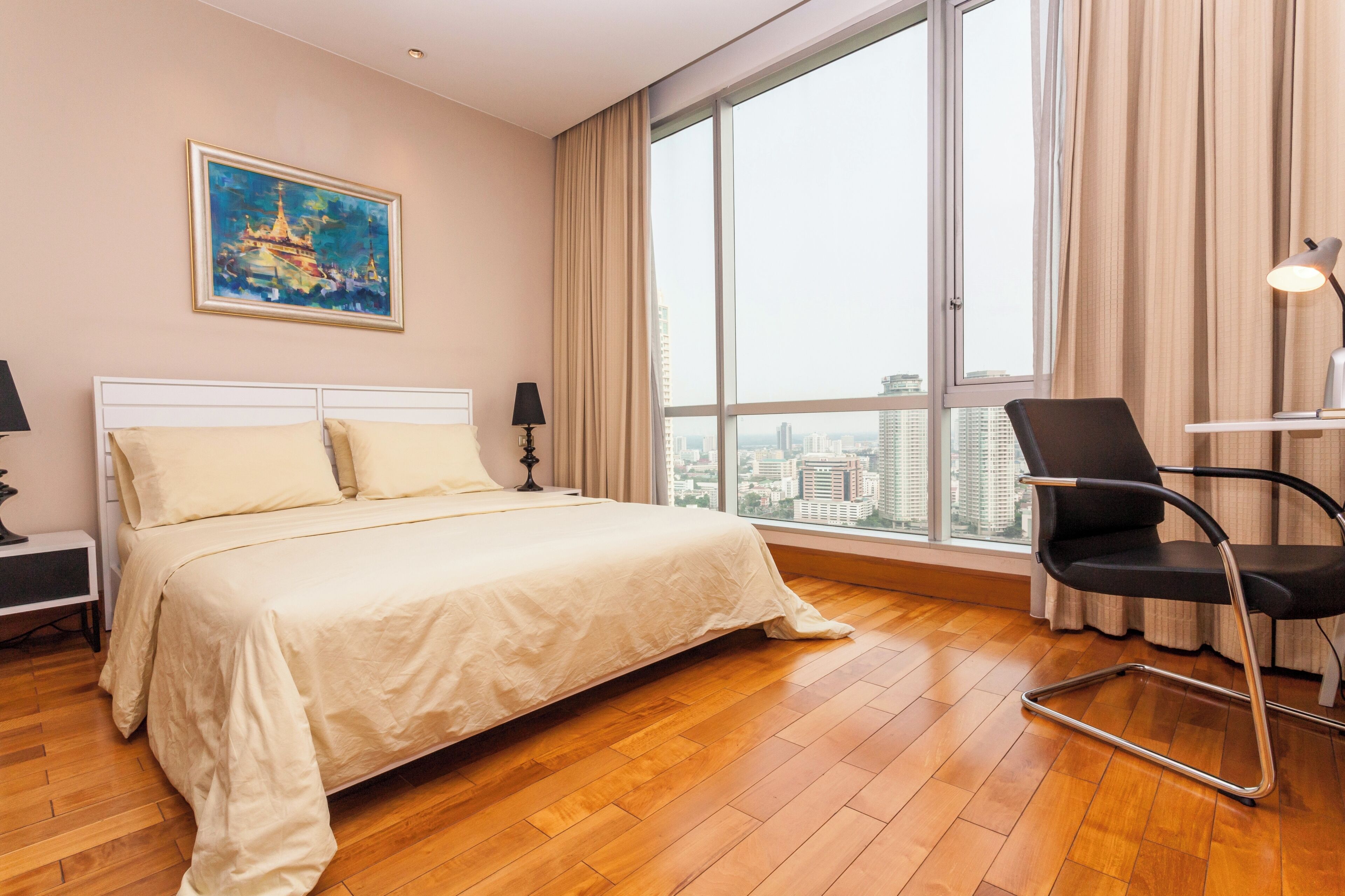 2 bedrooms, in-room safe, iron/ironing board, free WiFi
