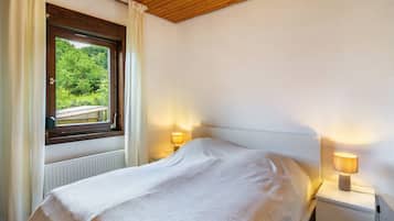 3 bedrooms, WiFi, bed sheets