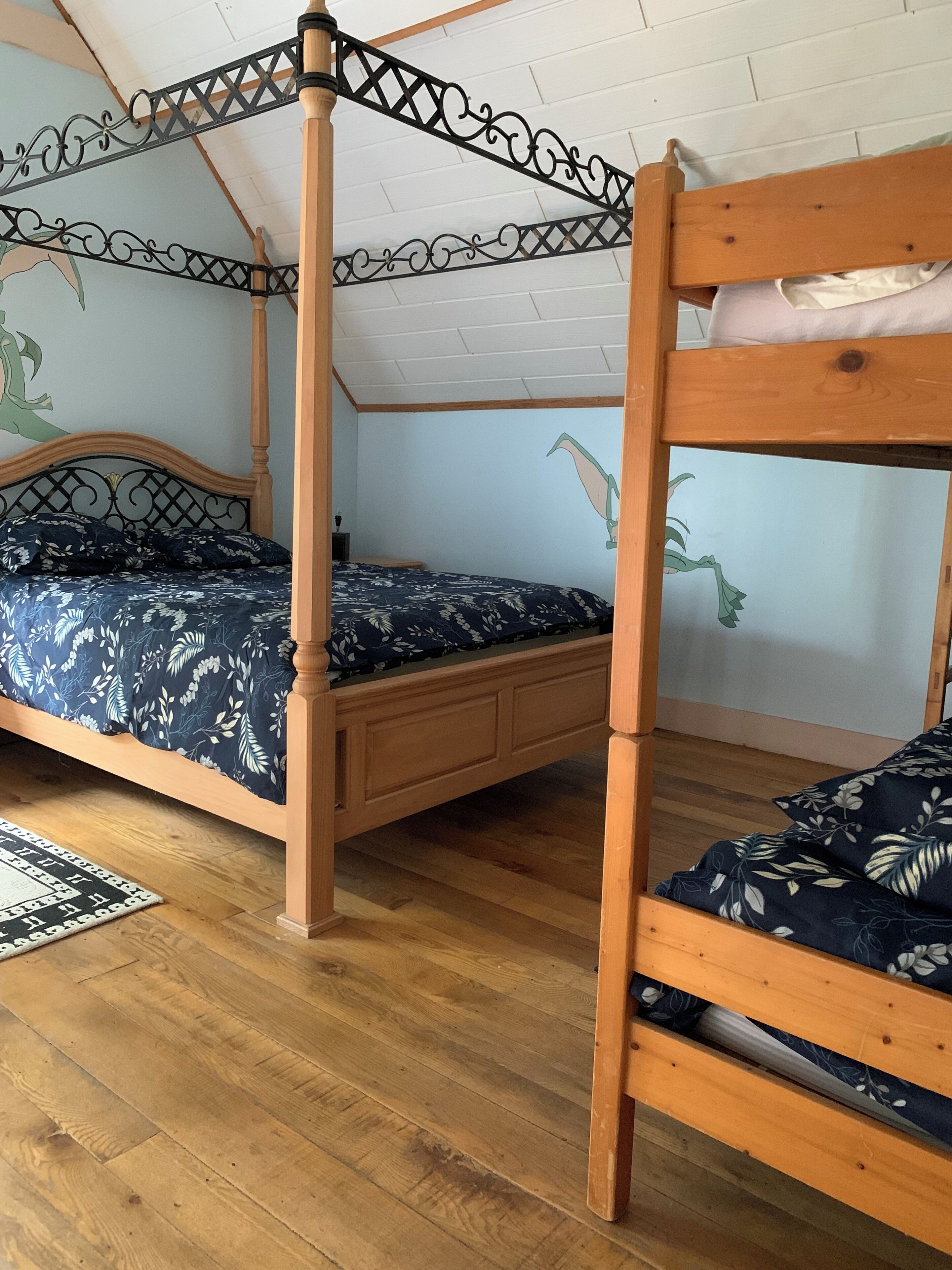 4 bedrooms, bed sheets