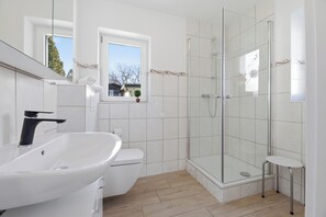 Bathroom - Vrbo Property (Zinnowitz)