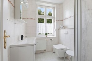 Bathroom - Vrbo Property (Zinnowitz)