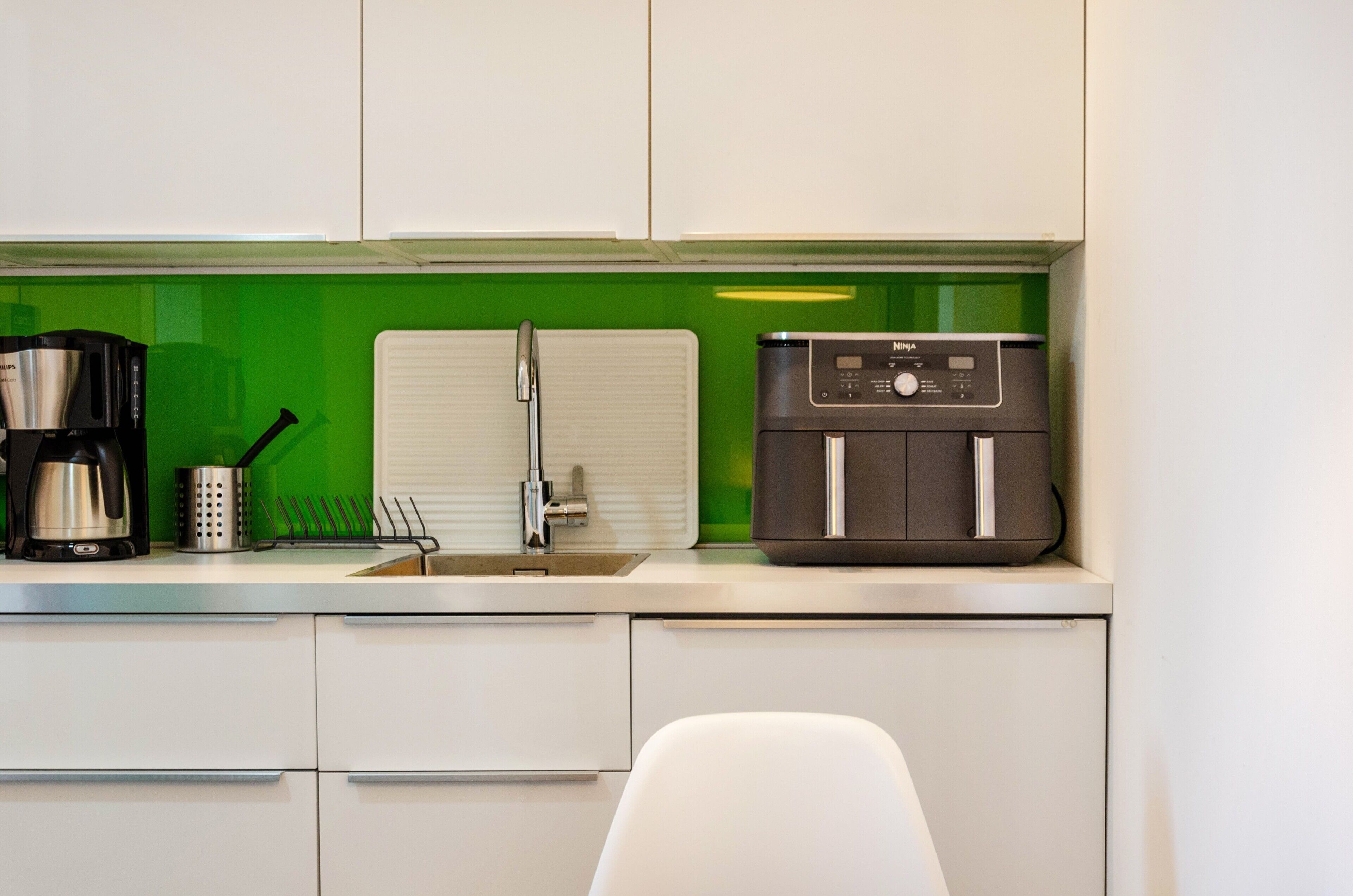 Fridge, stovetop, coffee/tea maker, electric kettle