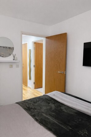 2 bedrooms, iron/ironing board, WiFi, bed sheets