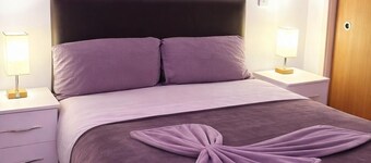 Stylish 2BR Wembley • Balcony • Parking