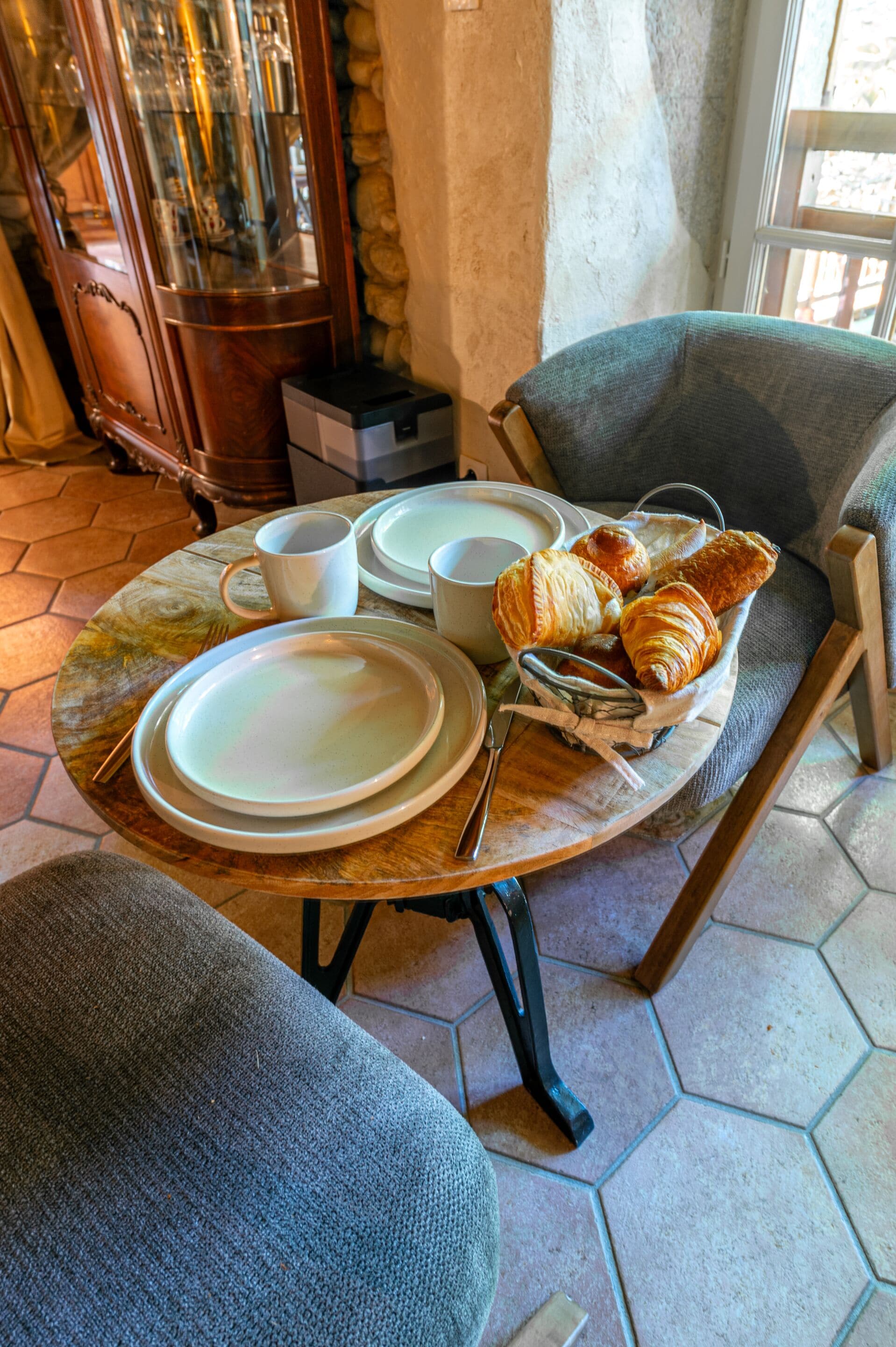 Tägliches inbegriffenes kontinentales Frühstück