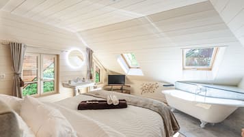 Luxury Double Room, Ensuite | Blackout drapes, free WiFi