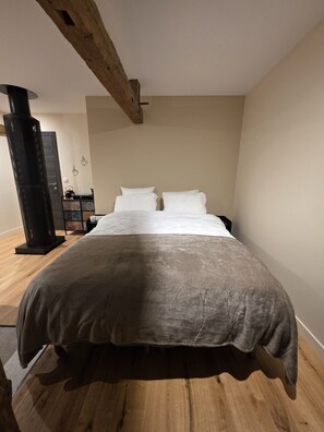 Habitación doble Deluxe, baño en la habitación | Cortinas blackout y wifi gratis 