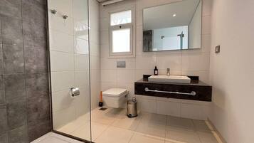 Villa, 5 Bedrooms, Sea View | Bathroom