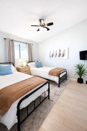 2 bedrooms, internet, bed sheets