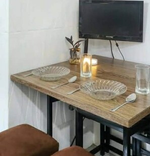 Signature Studio, Multiple Beds, Pool Access, City View | In-room dining - One Metropolitan Place (Pasay)