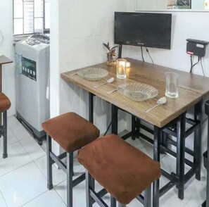 Signature Studio, Multiple Beds, Pool Access, City View | In-room dining - One Metropolitan Place (Pasay)