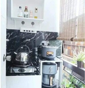 Signature Studio, Multiple Beds, Pool Access, City View | Private kitchenette - One Metropolitan Place (Pasay)