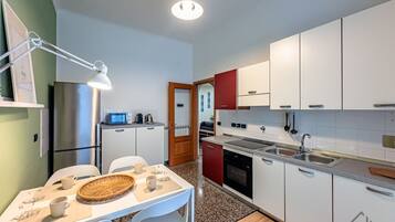 Frigorifero, microonde, forno, lavastoviglie