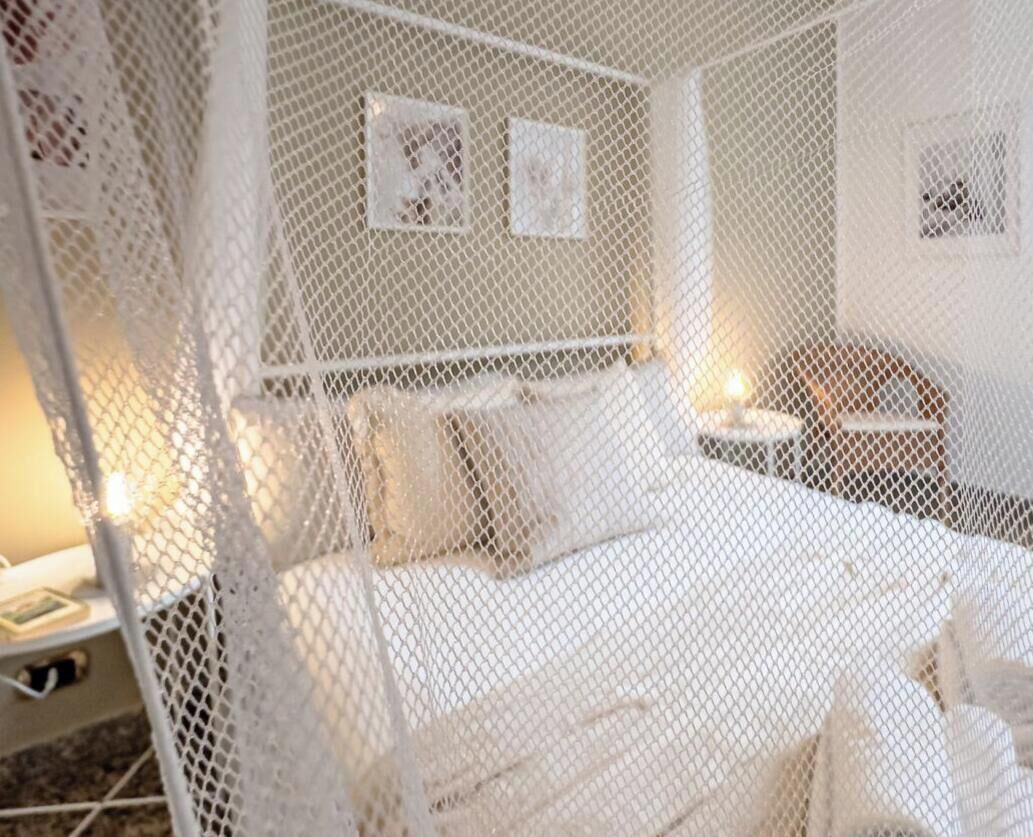 3 bedrooms, desk