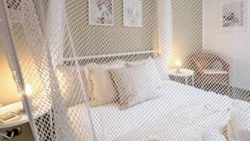 3 bedrooms, desk