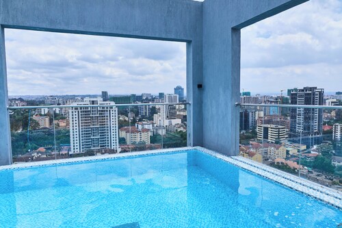 Ivory By Edmor Suites
