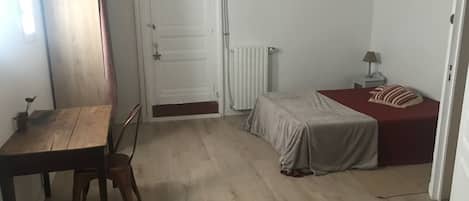 7 bedrooms, iron/ironing board, internet, bed sheets