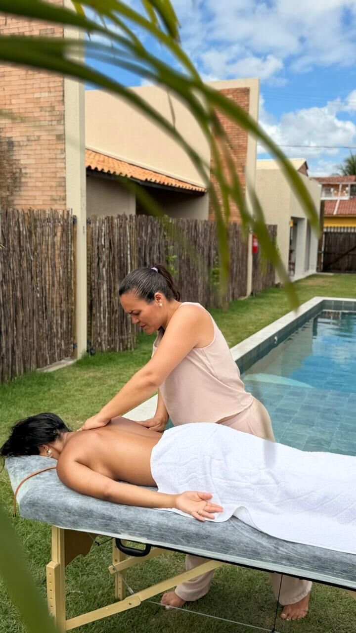 Massage đá nóng, massage mô sâu, massage Thái, massage trên bãi biển 