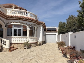 Exterior - Villa with private pool and AC - 10 guests (Miami Playa)