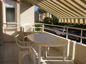 Outdoor dining - AGREABLE t2 mezzanine- SEASIDE (LE GRAU DU ROI)