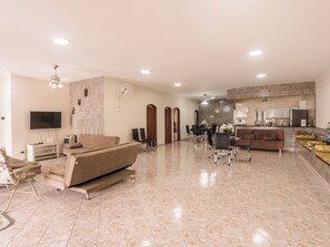 Smart TV - Valencia House (Caraguatatuba)