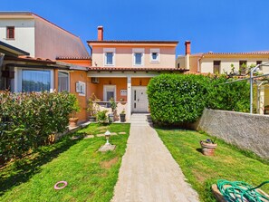 Exterior - Beautiful 3-bedroom apartment Lana in adorable Banjole (Banjole)