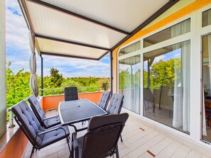 Outdoor dining - Beautiful 3-bedroom apartment Lana in adorable Banjole (Banjole)
