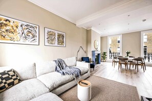 TV, offices - Luxury Chelsea Townhouse (Greater London)