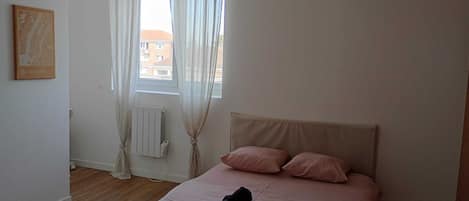 5 bedrooms, WiFi, bed sheets