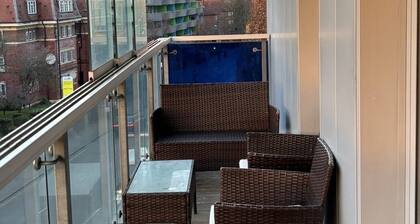 Luxury 2BR Wembley Stadium |Free Parking + Balcony