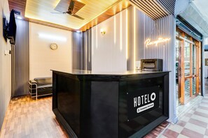 House | Reception - Deluxesuper Hotel O Dehradun (Dehradun)