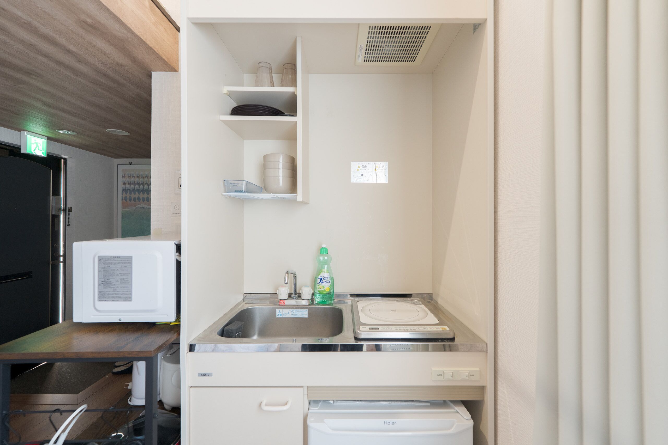 Standard Studio | Private kitchen | Microwave, stovetop, cookware/dishes/utensils