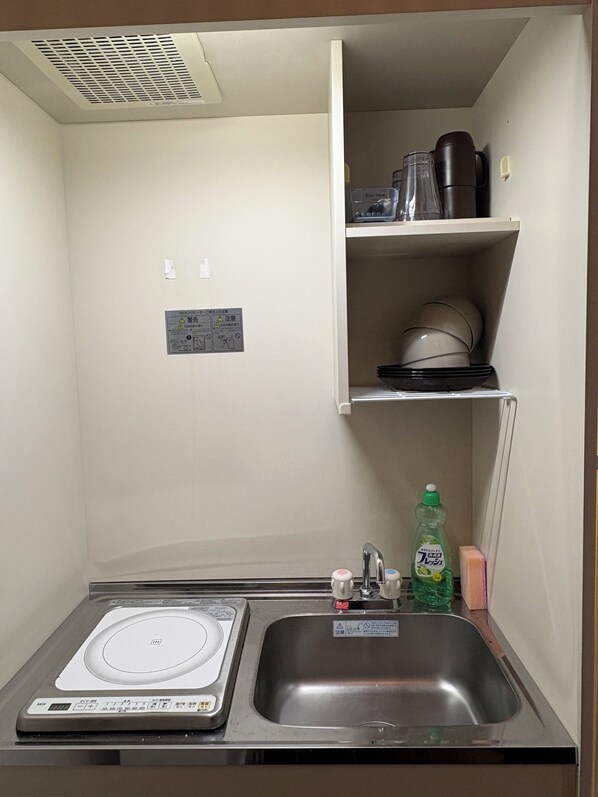 Standard Studio | Private kitchenette | Microwave, stovetop, cookware/dishes/utensils